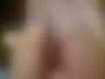 anny-kisses-