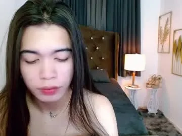 hollyyumiloove