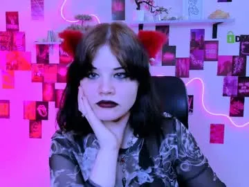 nikki-kiss-