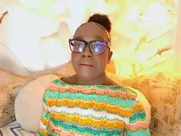 nylaroyale-cr