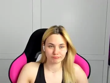 tayla-shy